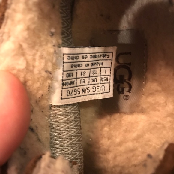Used UGG kids boots, size 1US - Picture 4 of 4